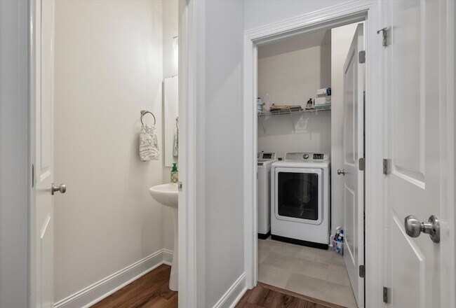 Building Photo - 1418 Widows Ct