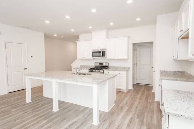 Building Photo - Beautifully designed 3-bedroom, 2.5-bath e...