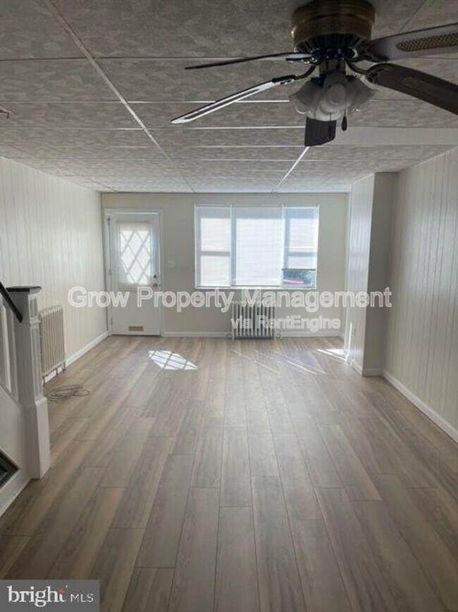 Building Photo - 925 Watkins St