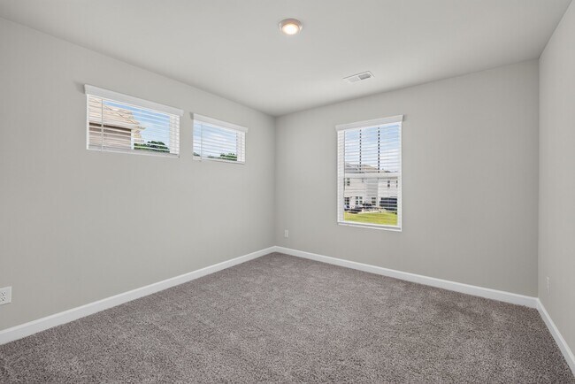Building Photo - 314 Hyssop Ct