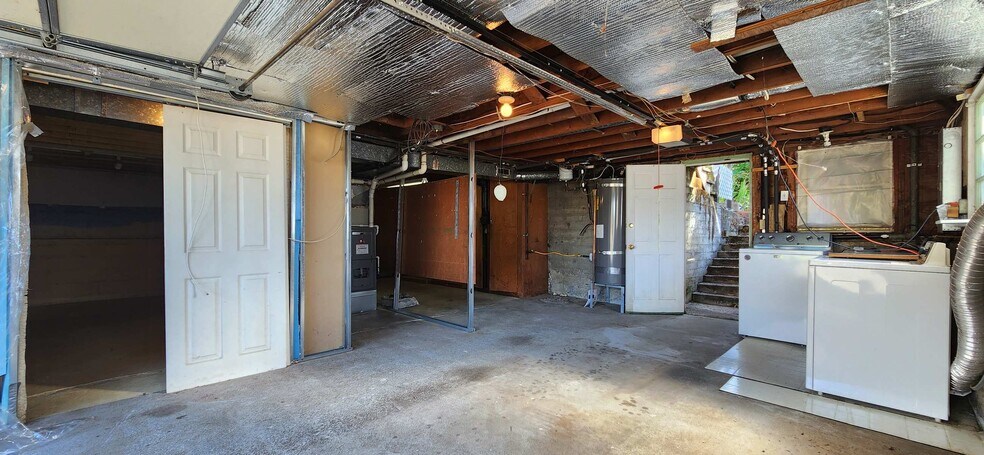 Building Photo - 1013 N 33rd Pl