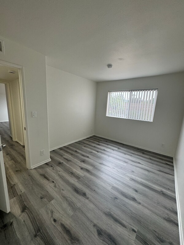 Building Photo - 13012 Riverside Dr