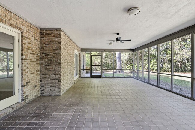 Building Photo - 4 Bedroom, 3 Bath House on 1 Acre in Fox Grove
