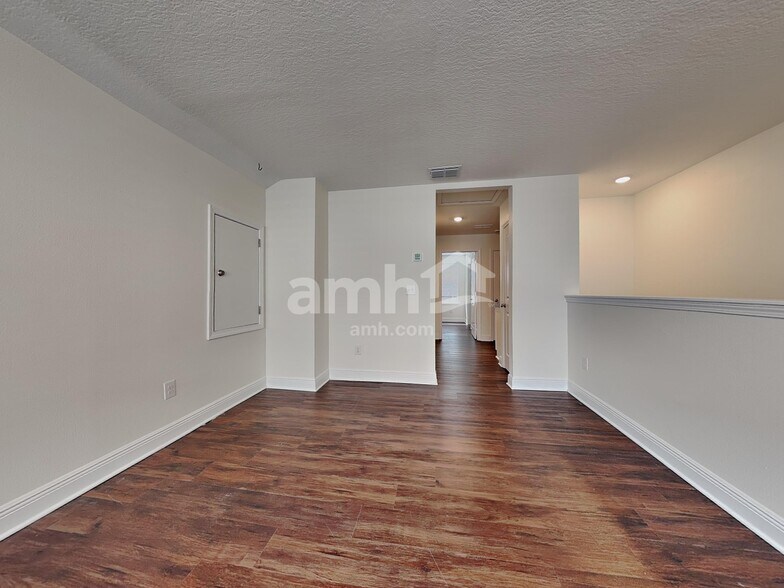 Building Photo - 27592 St Andrews Ave