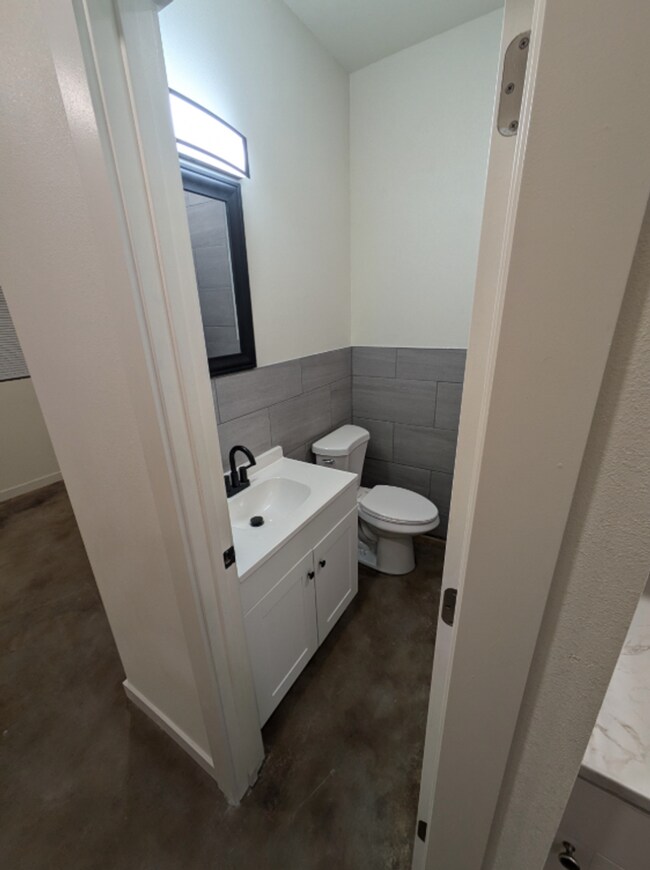 Building Photo - 541 Taylor Ave