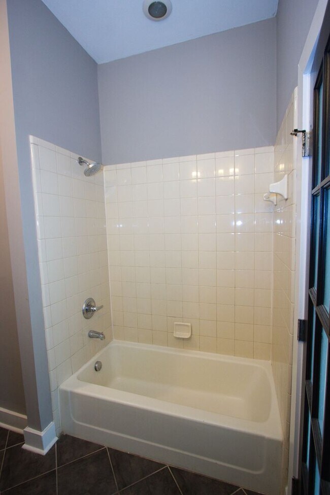 Building Photo - 1195MT