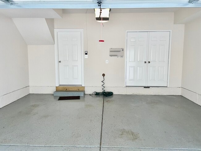 Building Photo - 619 Sprintsail Way