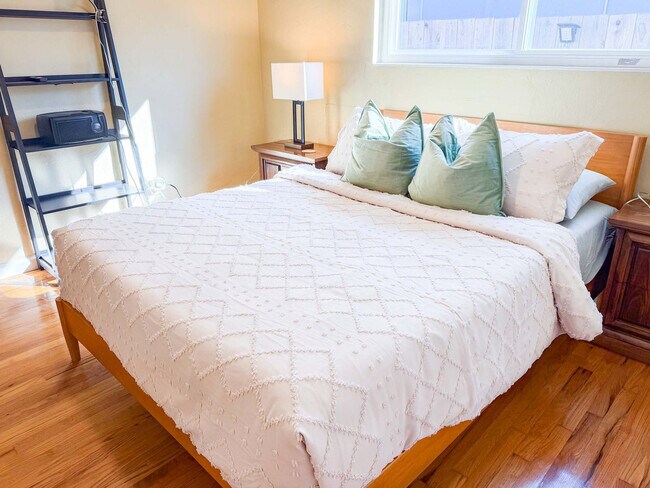 Building Photo - 16018 Windsor Dr