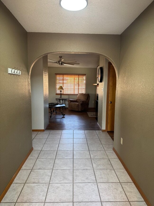 Building Photo - Fully Furnished Rental