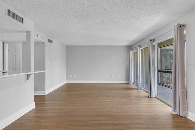Building Photo - 596 Orange Dr