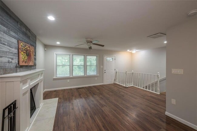 Building Photo - 257 Barfield Ave SW