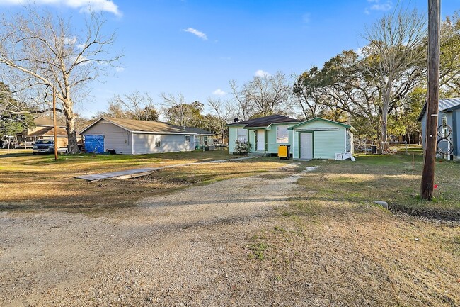 Building Photo - 506 Trinity St