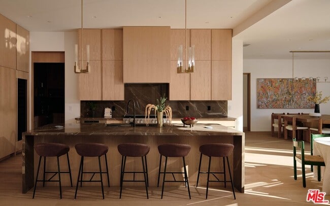 Building Photo - 10901 Chalon Rd