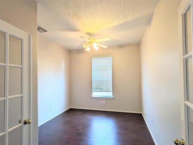 Building Photo - 2410 Ligustrum Flower Dr