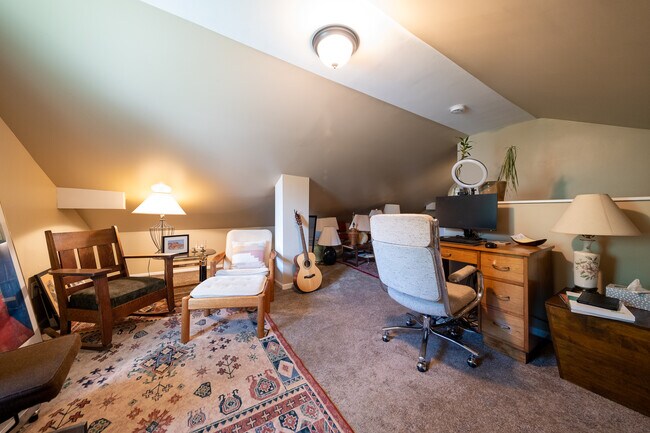 Building Photo - 817 Central Ave W