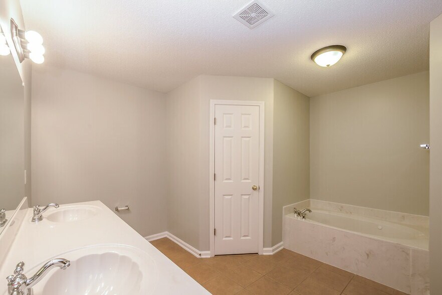 Building Photo - 5509 Milton Ridge Dr