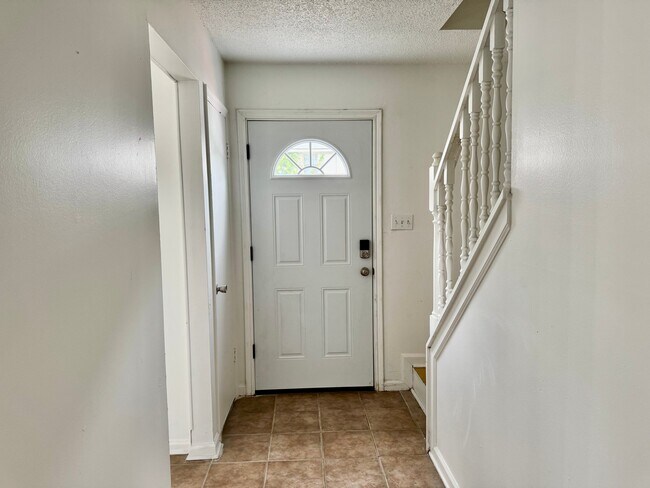 Building Photo - 127 E Pamela Dr