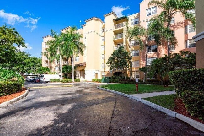 Building Photo - 19999 E Country Club Dr