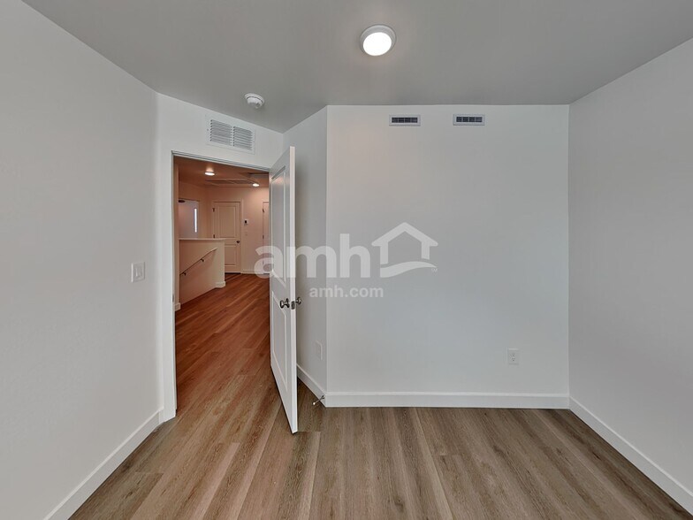 Building Photo - 9742 W Luxton Ln