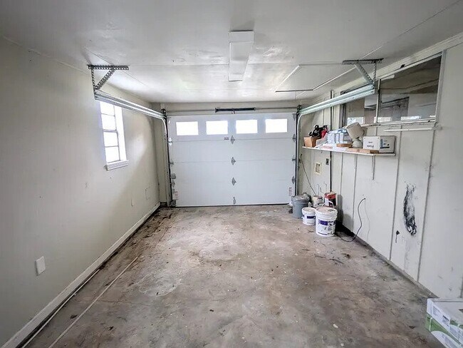 Building Photo - 5011 Warren Dr