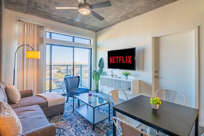 Building Photo - 333 E Roosevelt St