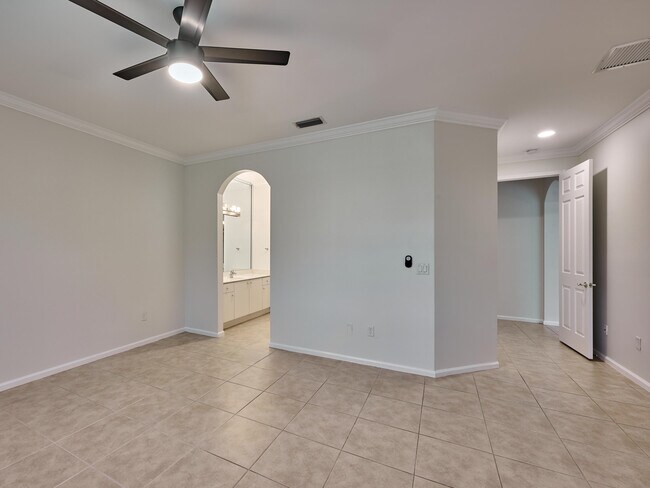 Building Photo - 6436 Bella Cir