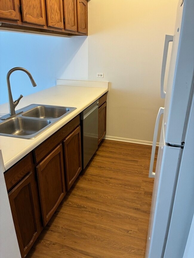 Building Photo - 1213 Cranbrook Dr