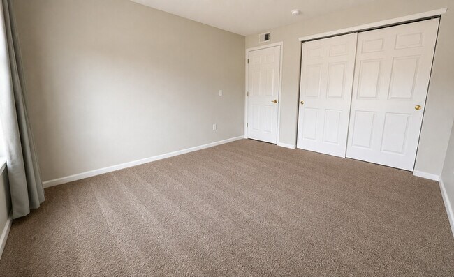 Building Photo - 10070 E Carolina Dr