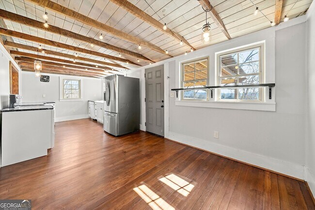 Building Photo - 497 Old Hwy 85