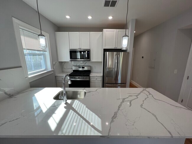 Building Photo - 29 Alpine St