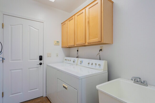 Building Photo - 5109 N Pelican River Way