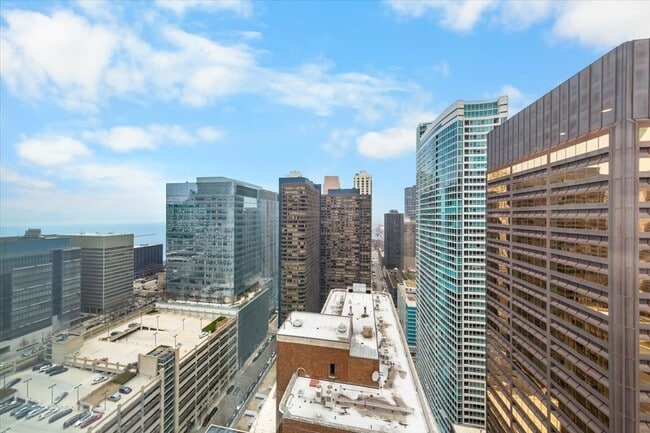 Building Photo - 600 N Fairbanks Ct