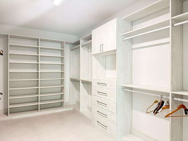 Building Photo - 8598 Apple Falls Ln