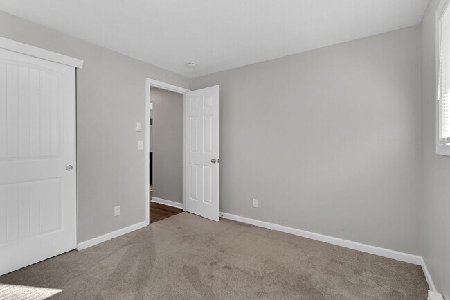 Building Photo - 1365CEDA