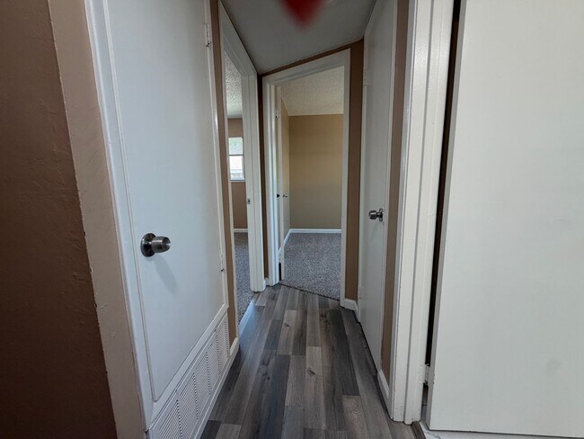 Building Photo - 5725 Woodleigh Dr