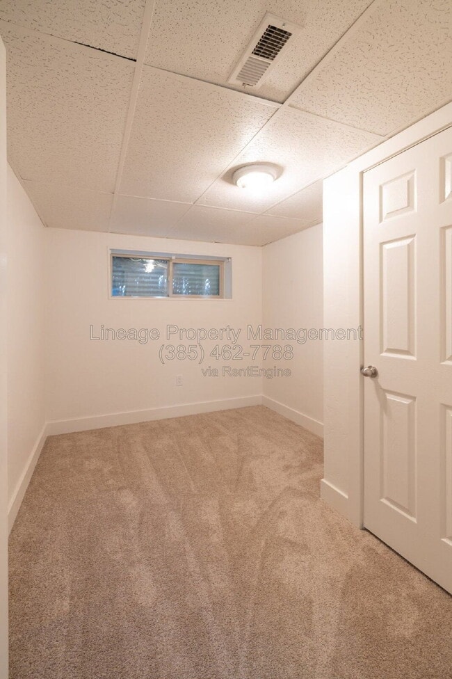 Building Photo - 1223 Emery St W