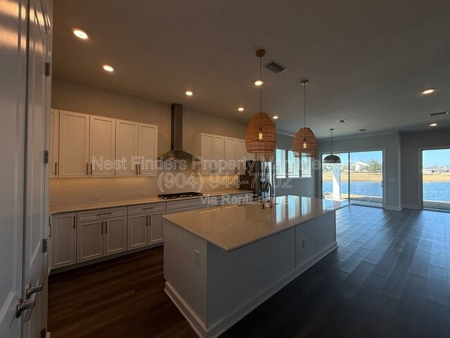 Building Photo - 10682 Aventura Dr