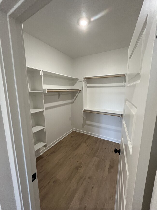 Building Photo - 464 W Gosling Isle