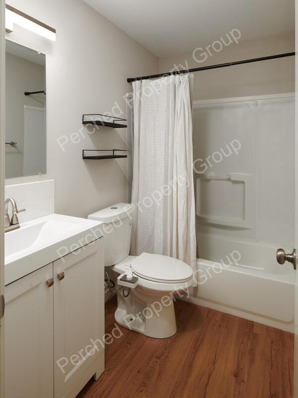 Building Photo - 15533 NE Glisan St