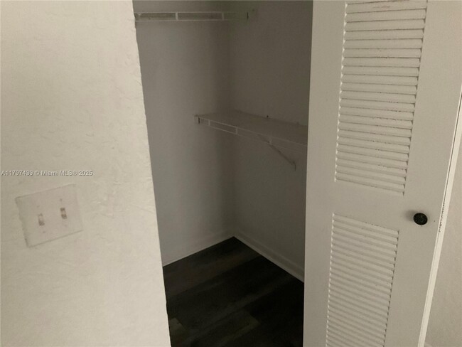 Building Photo - 2851 N Oakland Forest Dr