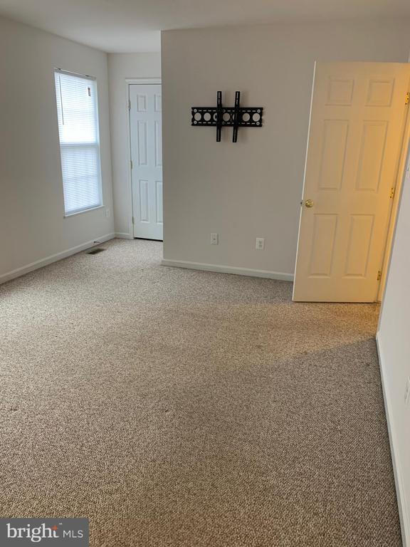 Building Photo - 43506 Postrail Square