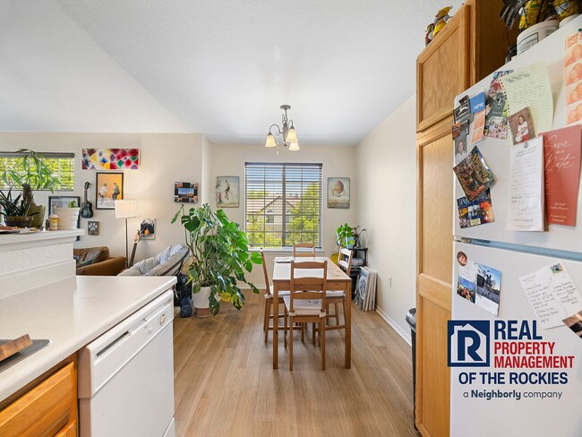 Building Photo - Charming 1-Bedroom Oasis with Vaulted Ceil...