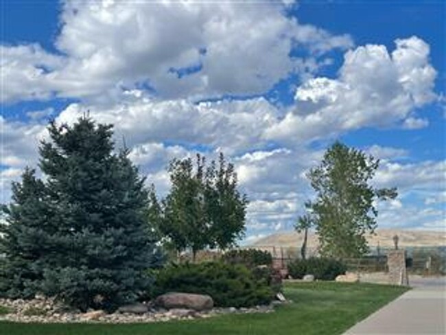 Building Photo - Soda Lakes Condo