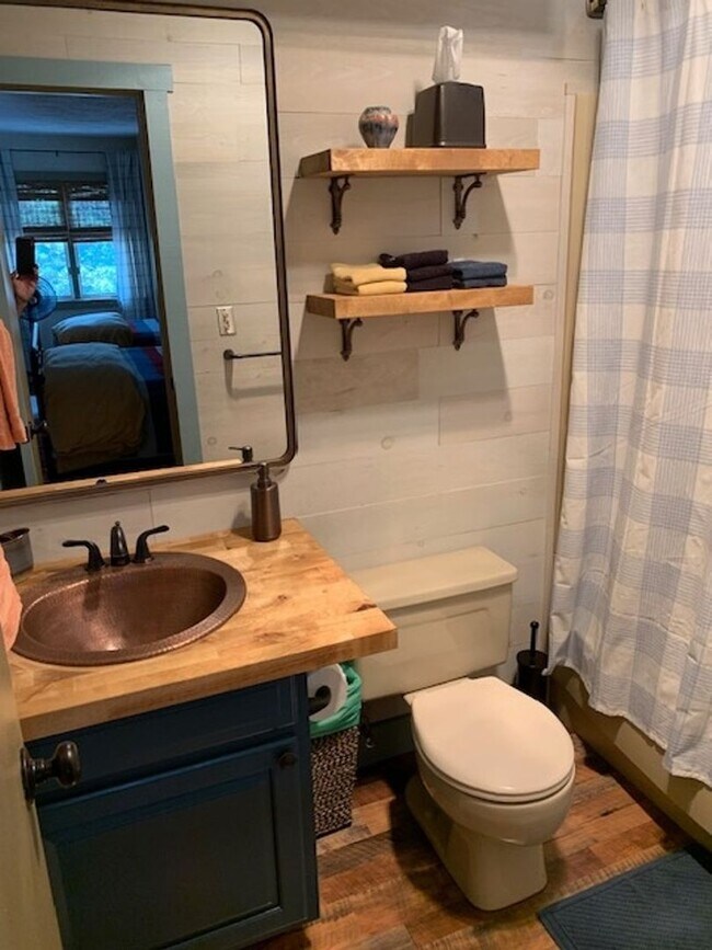 Building Photo - Charming 2BR Townhome in Lake Harmony