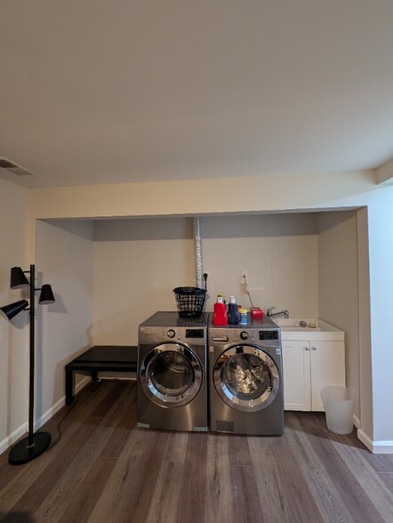 Building Photo - 456 Willow Ct