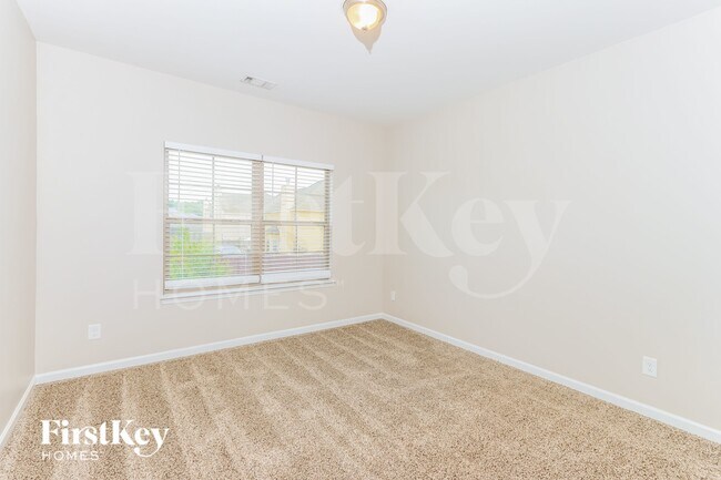 Building Photo - 356 Madison Grace Ave