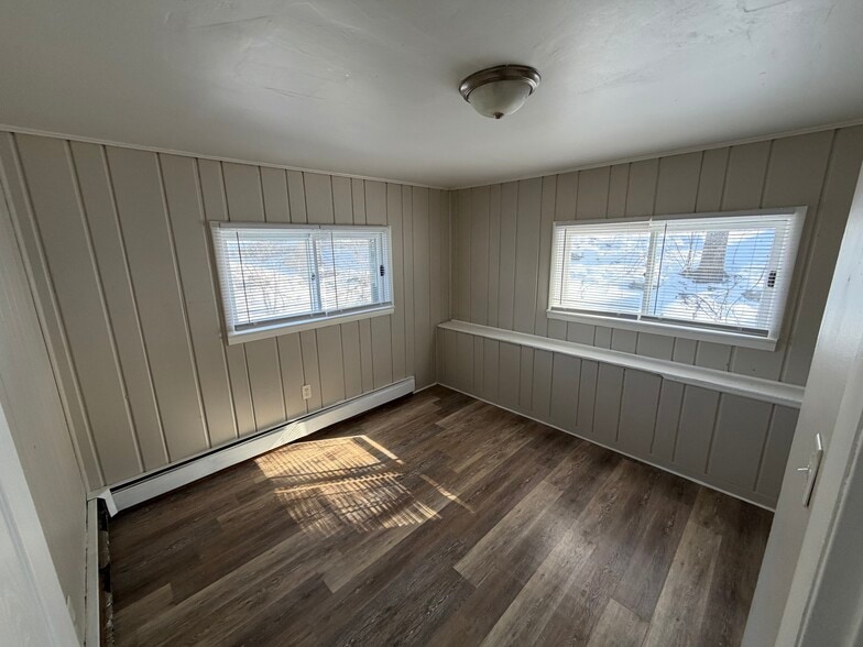 Building Photo - 220 E Racine St