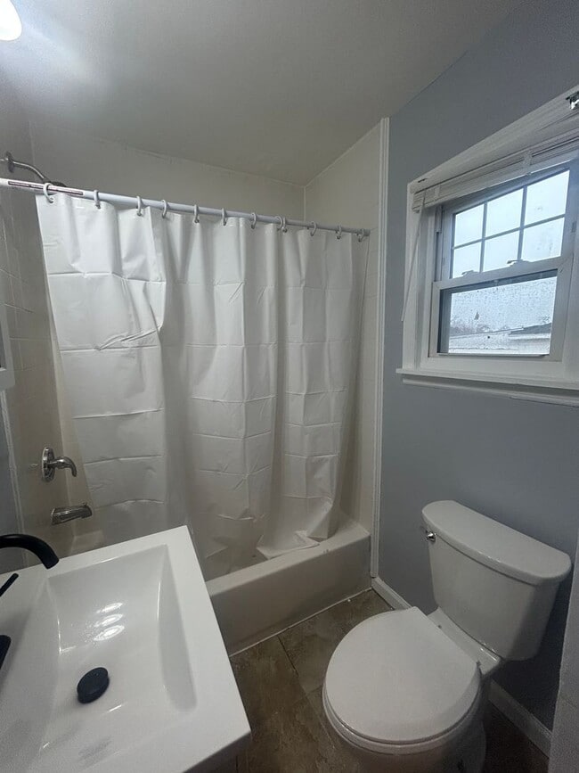 Building Photo - Cozy 3 Bedroom Single Family House for Rent in Neptune!