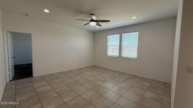 Building Photo - 1137 W Chimes Tower Dr