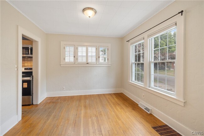 Building Photo - 448 Buckingham Ave